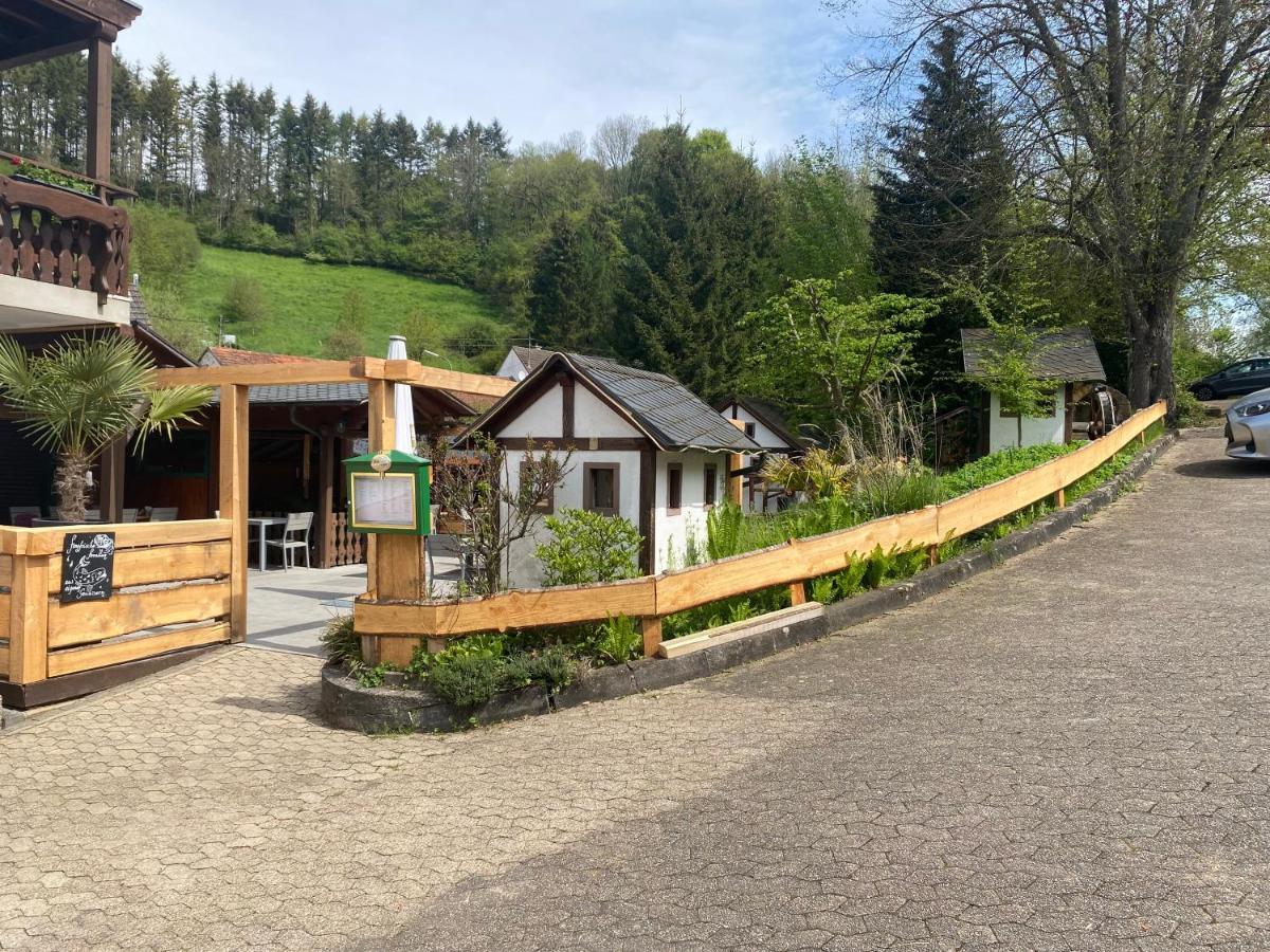 Hotel-Restaurant Theis-Muehle Biersdorf エクステリア 写真